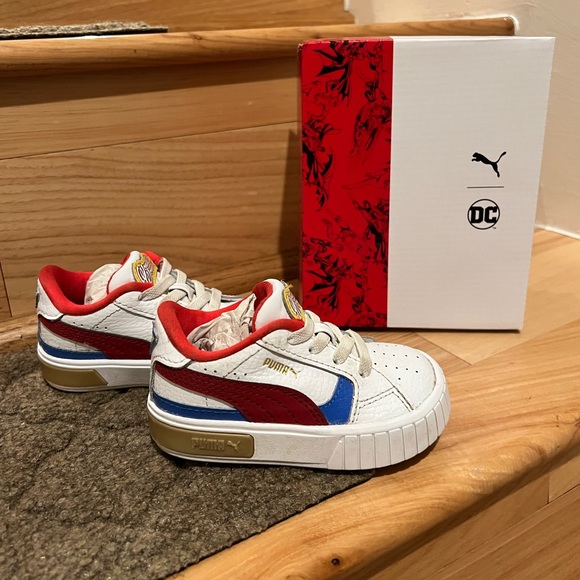 Puma Wonder Woman Sneakers - Picture 5 of 6